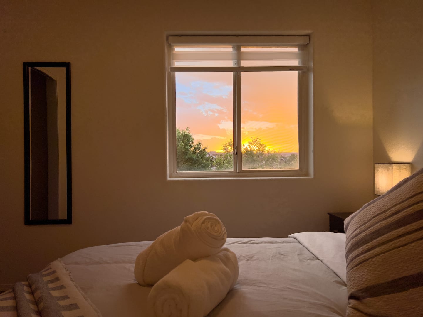 Cozy Kitchen And Spacious Park - Delightful Modern Oasis - Albuquerque, NM