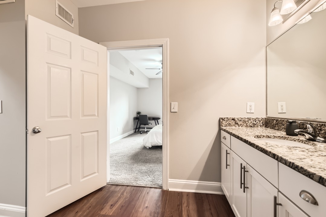 Crest at Midtown · Unit 2302 2/2