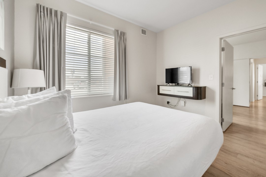 Simplicity At the Rim · Unit 1102  1102 3/2