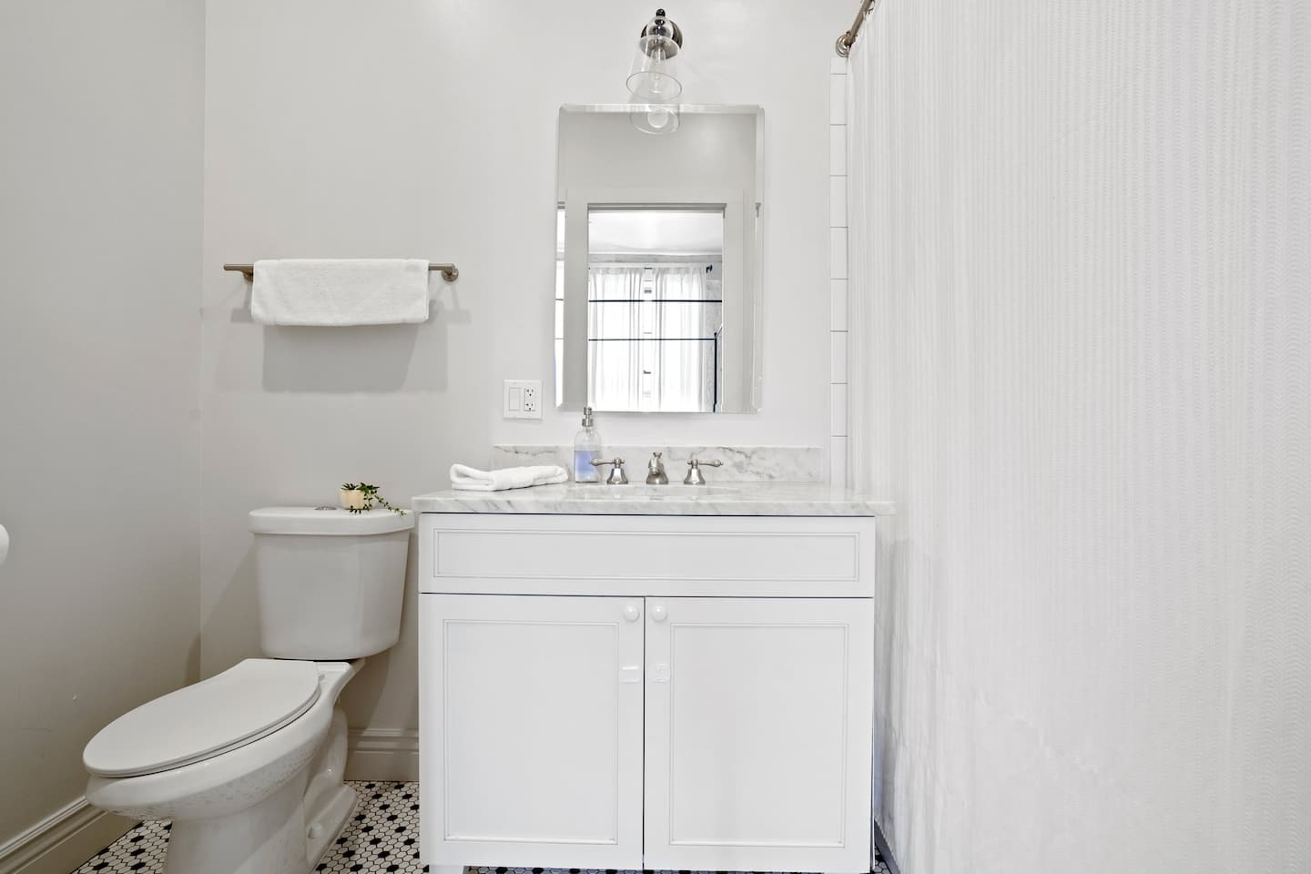 Ensuite Bathroom 1