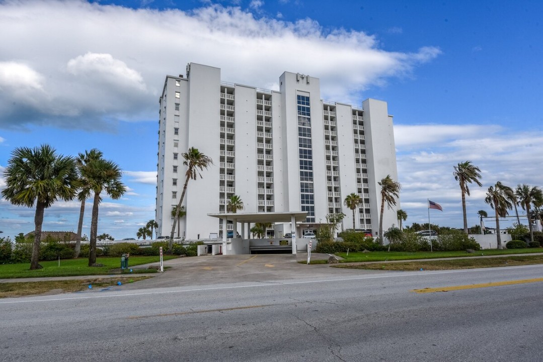 Van Lee is the tallest, luxury oceanfront high-rise building in Ormond ...