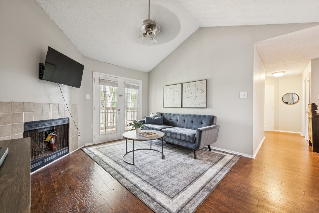 The Davis · Unit 1824 2/2