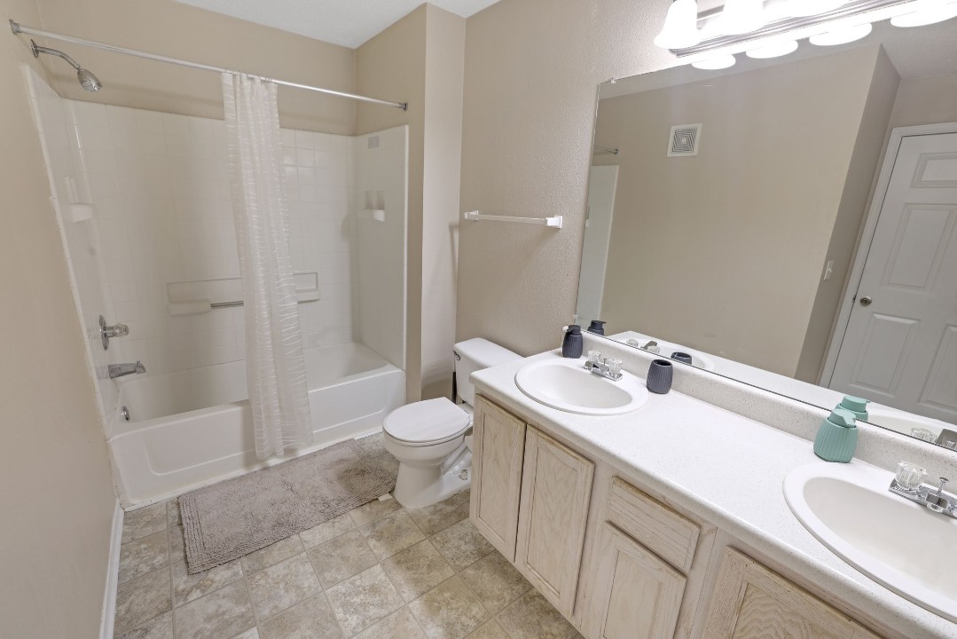 The Avenues of Lakeshore · Unit 427 2/1