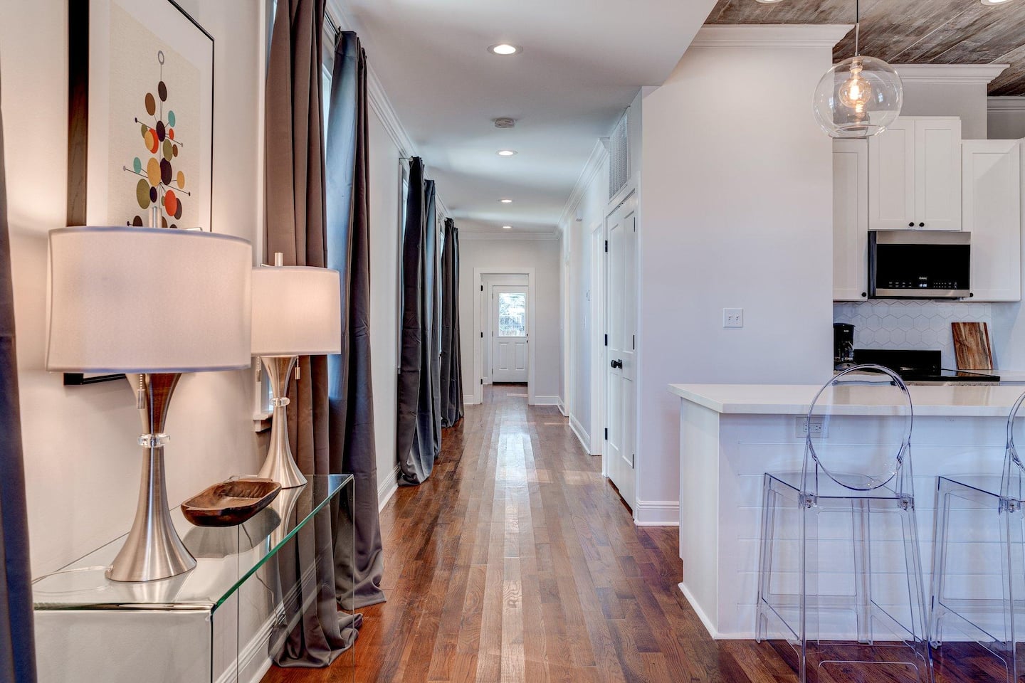 hallway leading to the bedrooms
