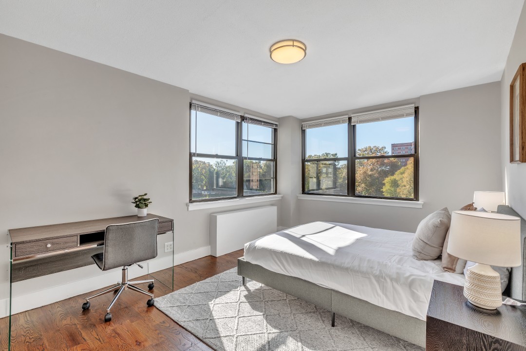 2 Bedrooms · Signature layout