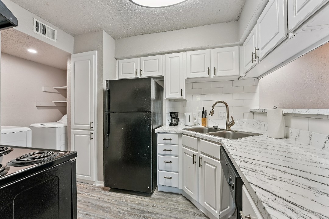 The Landry · Unit 326 2/2