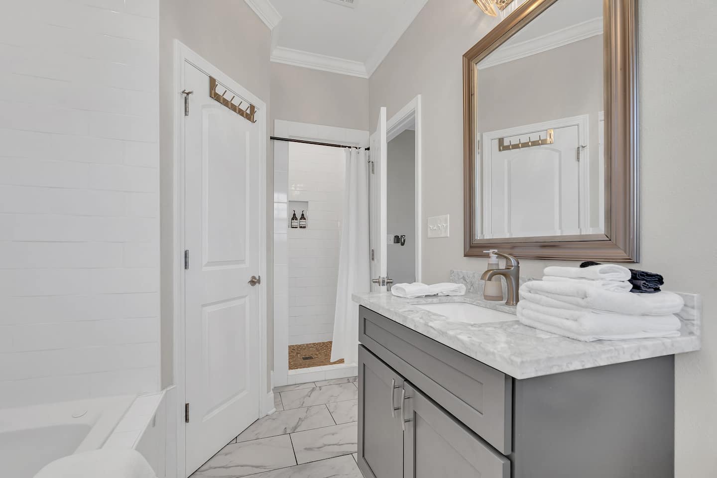 Pristine Primary bathroom ready for use!