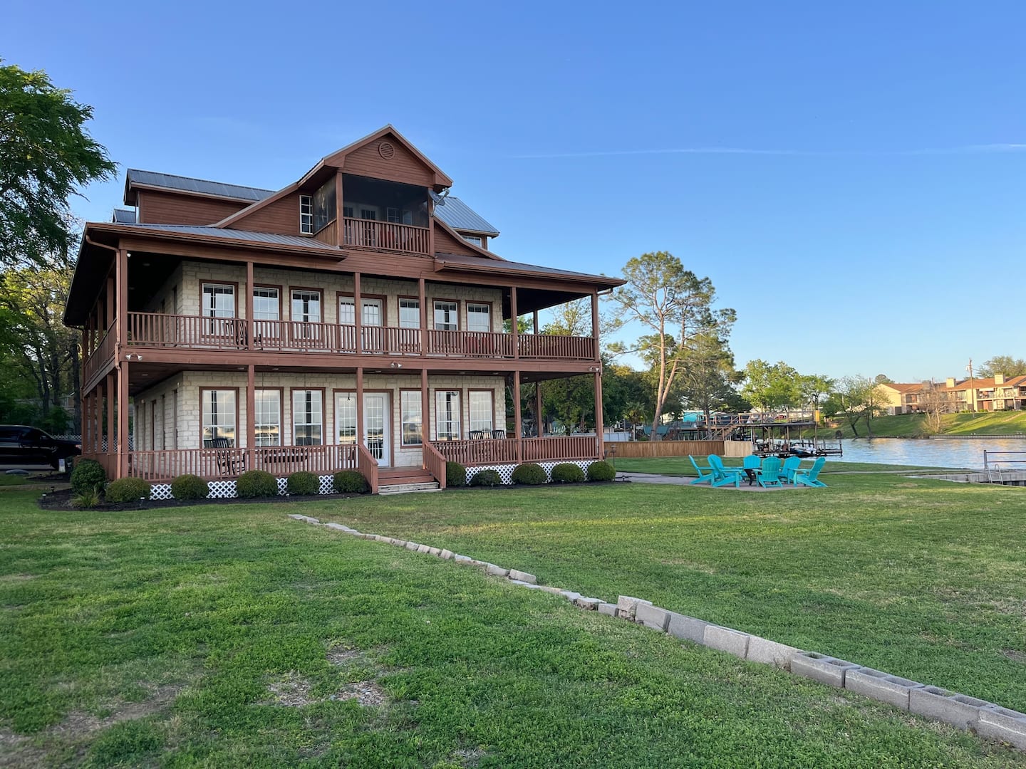 Fortner Pointe · Huge Home on Cedar Creek 