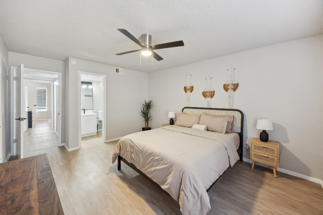 2 Bedrooms · Signature layout