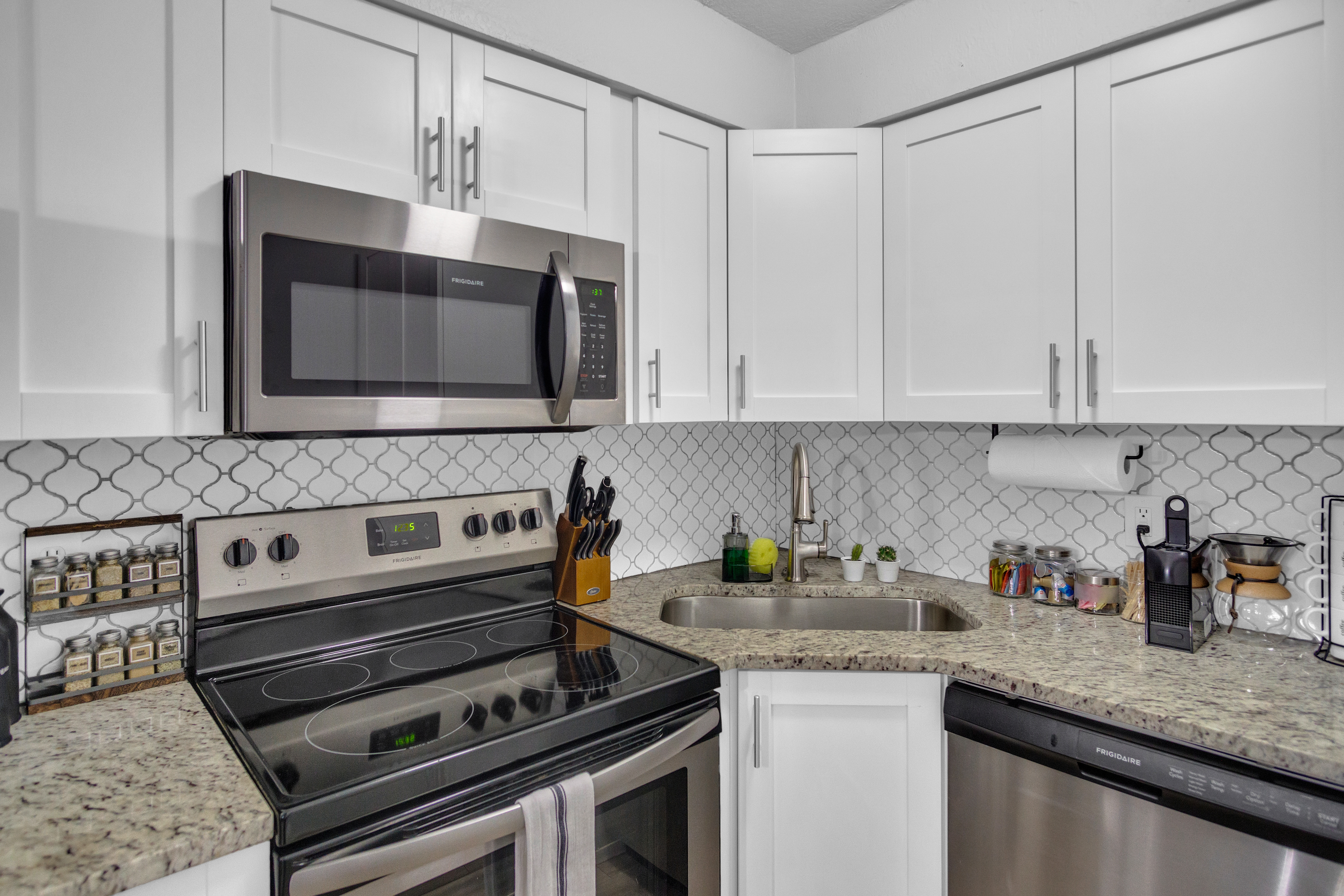 Cass St. 26 photo 2