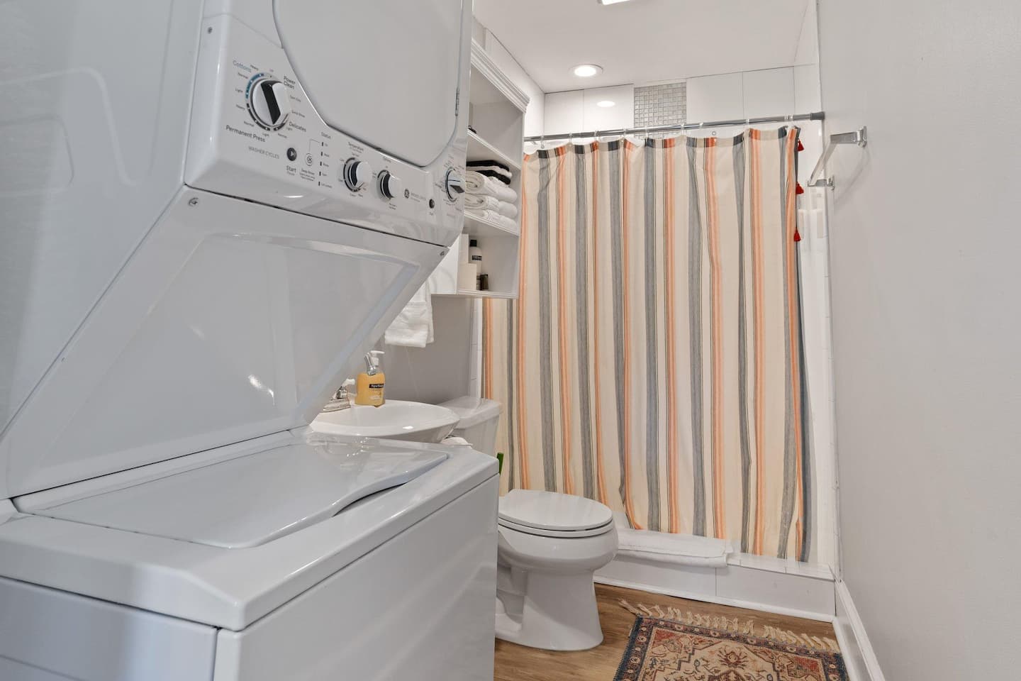 Full Bathroom | First Floor | Washer Dryer