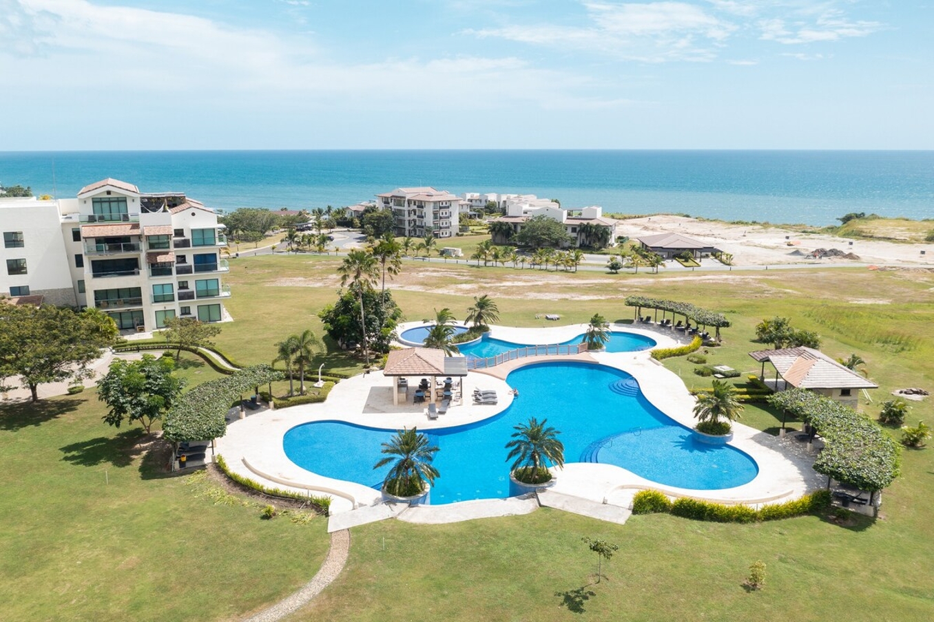 The Spacious Condo by AcoModo @Casamar photo 2