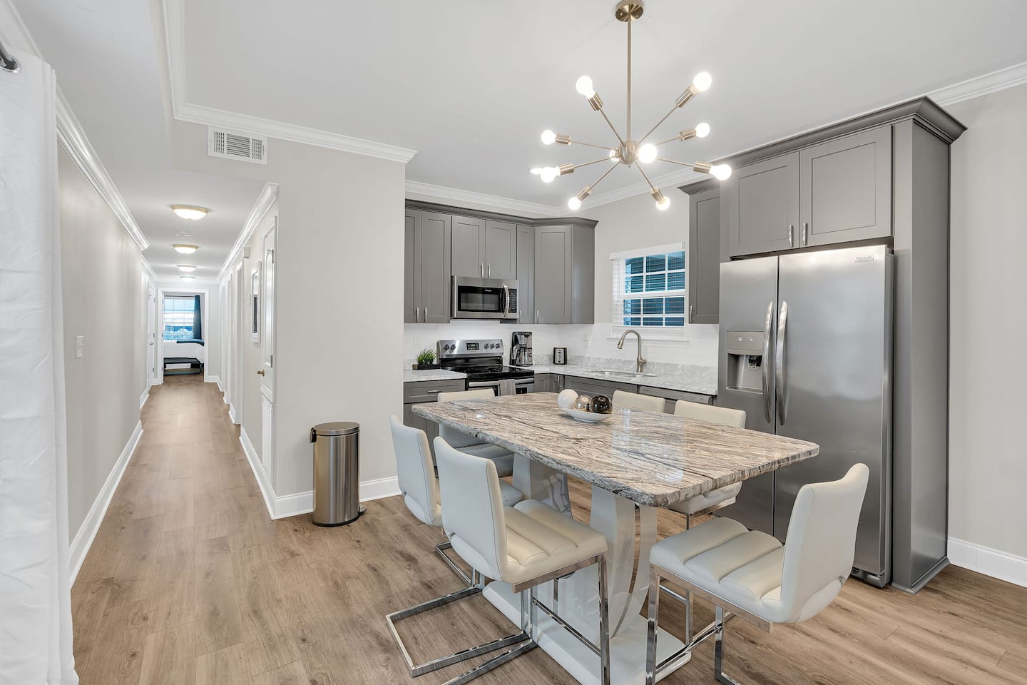 Fully furnished kitchen!