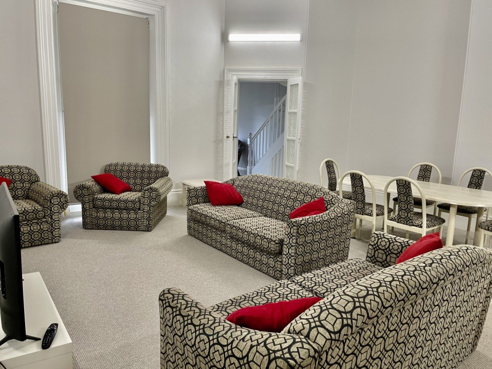 Features open-plan living and dining, a well-equipped kitchen, smart TV, split-system air conditioning, and a sleek, modern bathroom—designed for comfort and convenience.