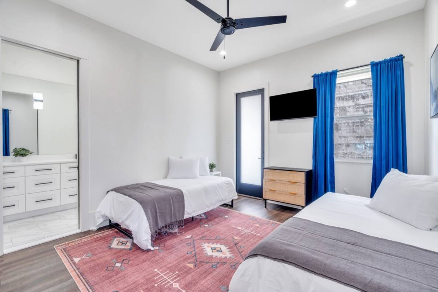 Third Bedroom with two twin beds and ensuite bathroom | Upstairs