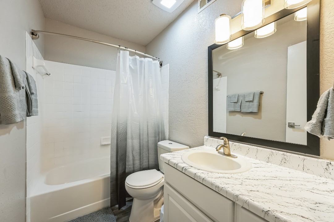 The Landry · Unit 326 2/2