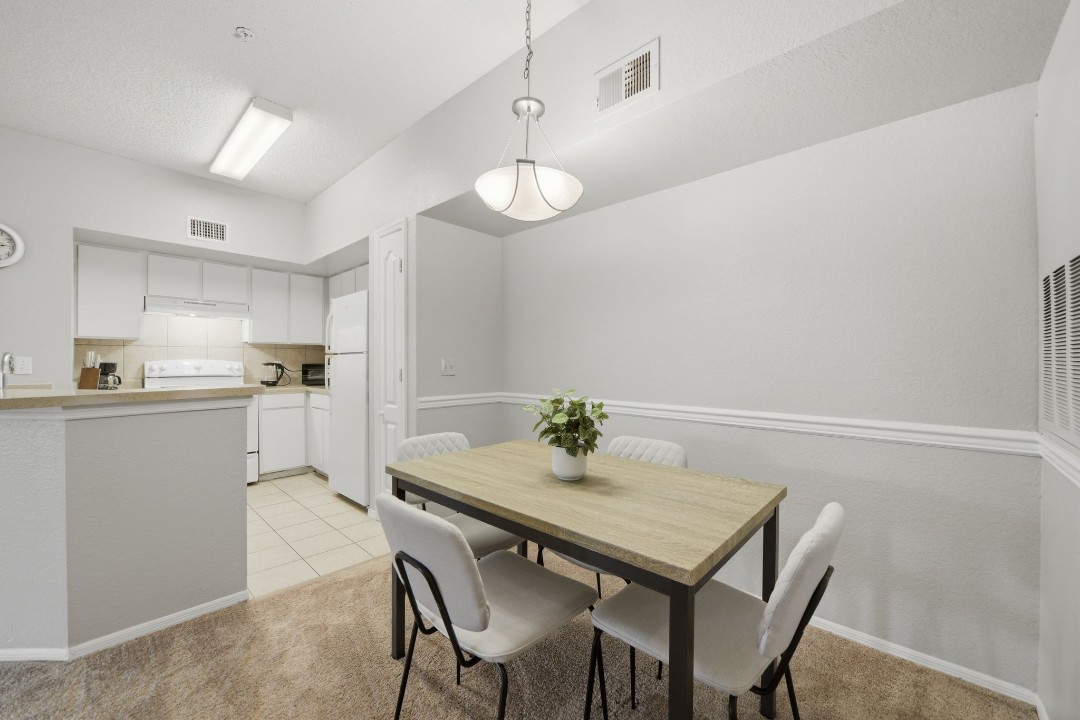 Avenue · Unit at Winter Springs 27-307 2/2