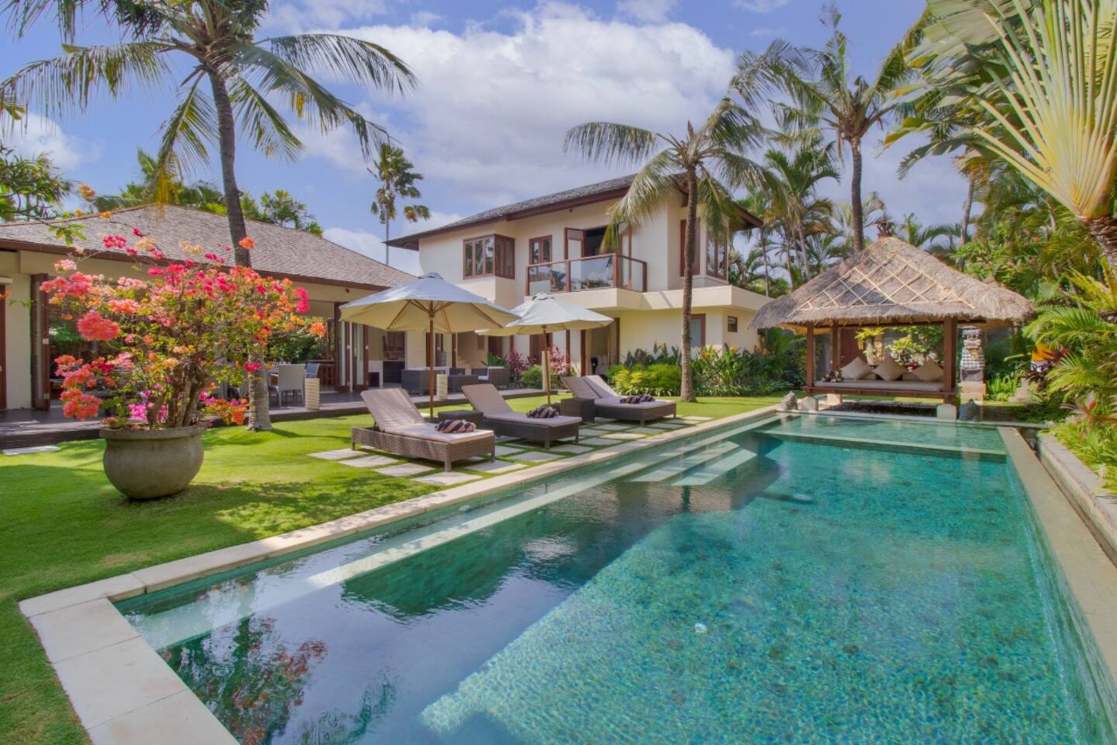 Villa Josuloma · Super Spacious, 6 Bed, Chef