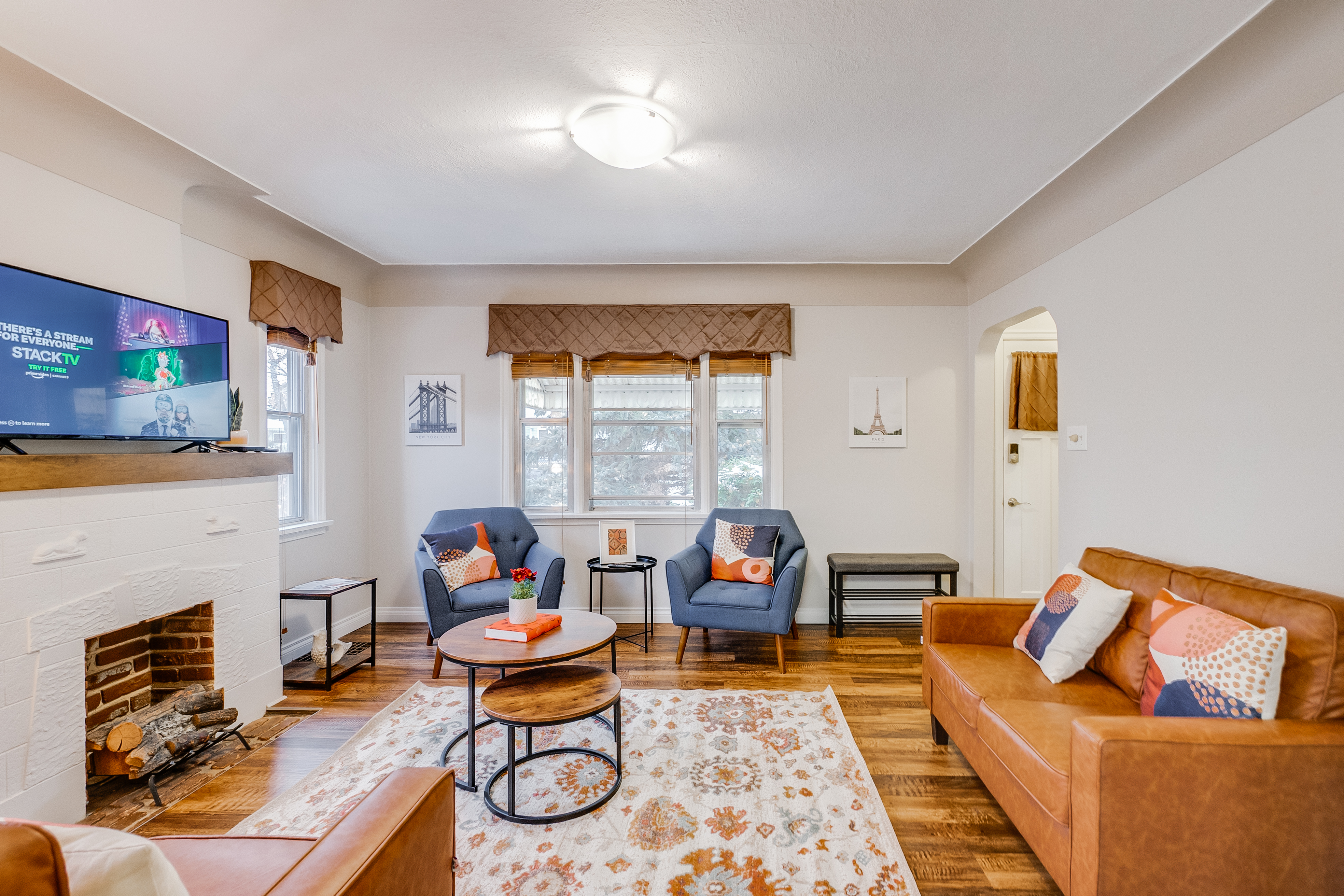 Delton - Character Home In Central Location | Bbq - Canadá