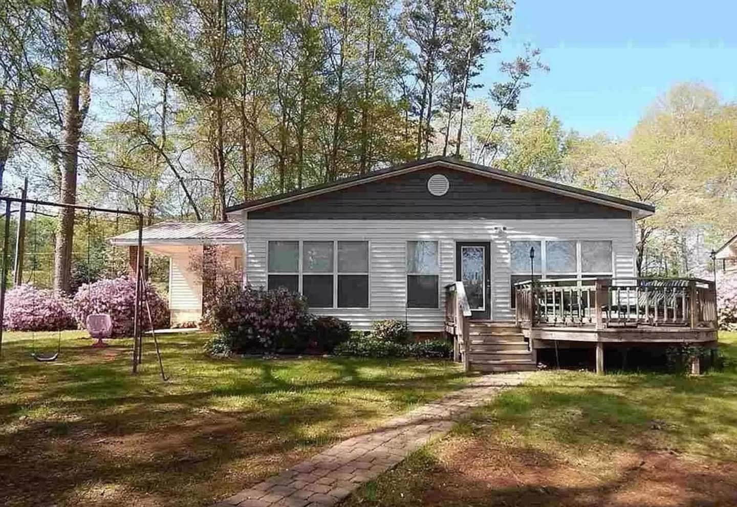 Reelin' in the Pines Lakefront home-boathouse — Guntersville, AL — vacation rental
