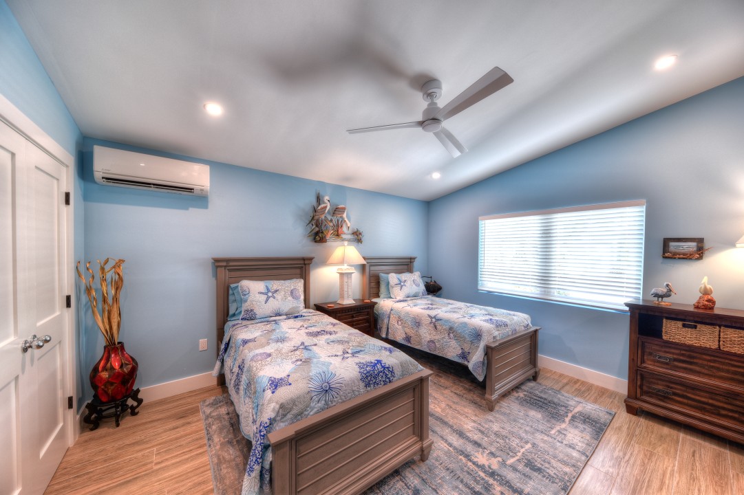 Casita Casa Marina — Master Suite with separate beds