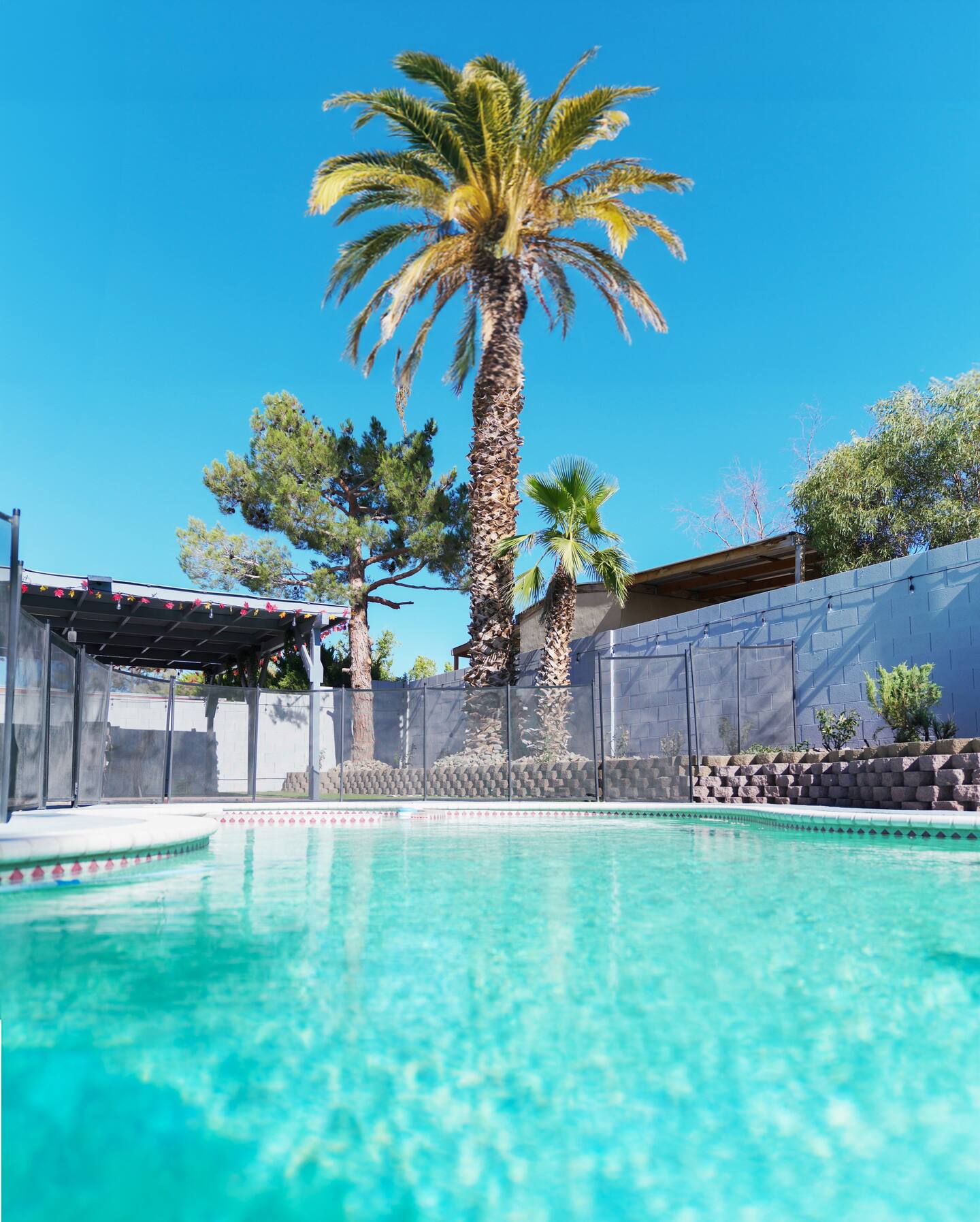 Gorgeous Home With Pool And Spacious Yard - Luxurious Desert Retreat - Las Vegas, NV