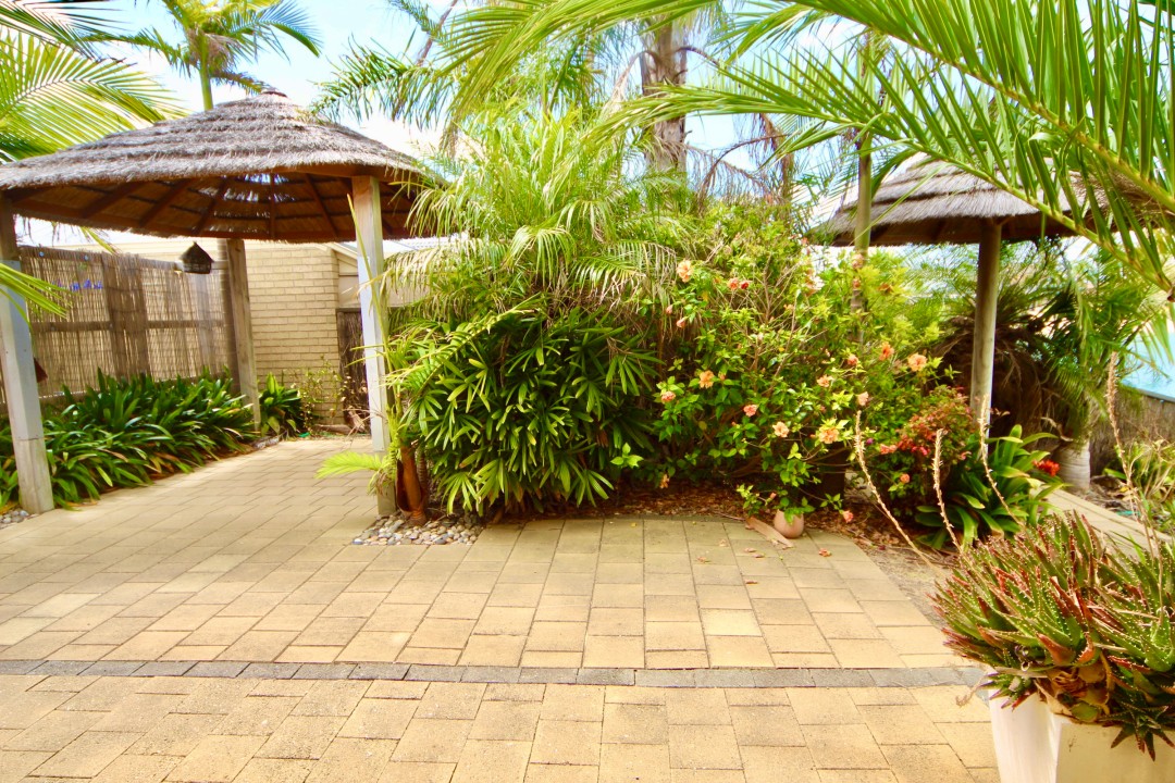 Alfresco Entertainment Area
Outdoor BBQ space for relaxed meals, paired with lakefront ambience and sunset views—enhancing guest experience through outdoor lifestyle.