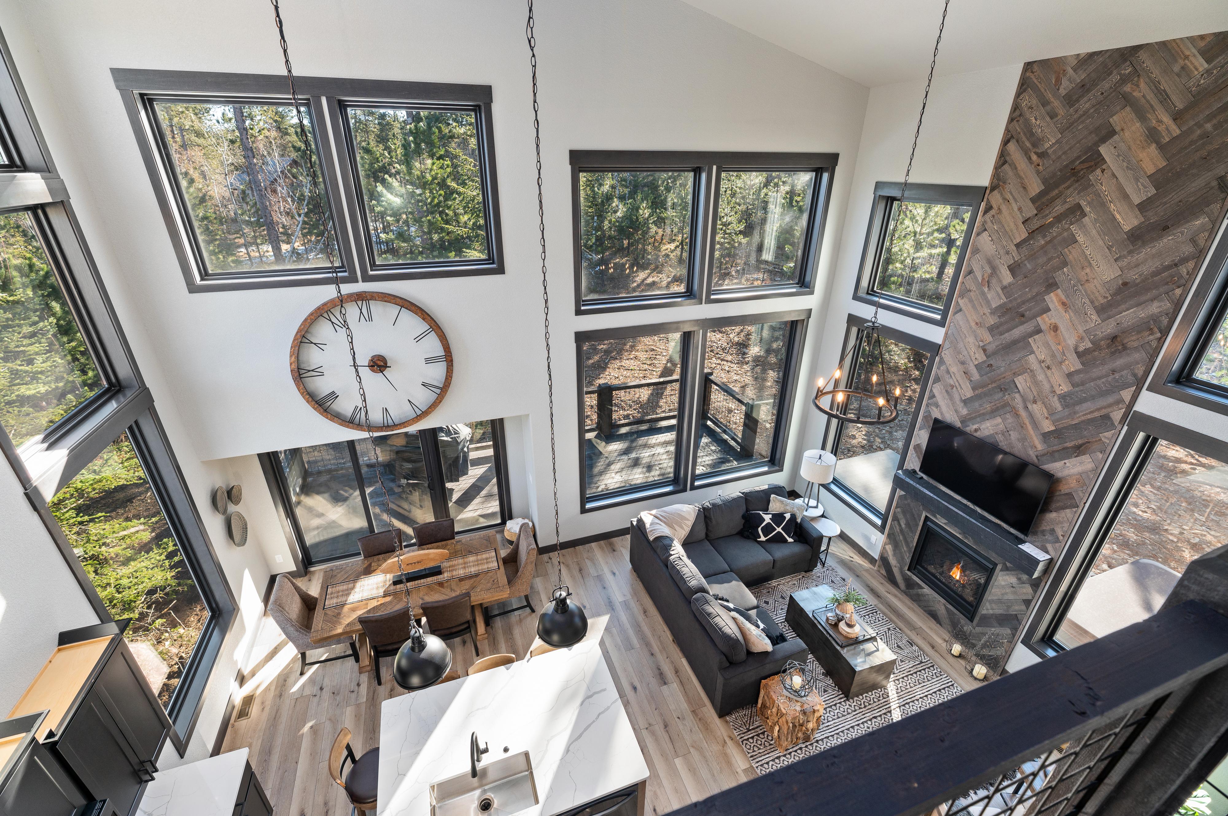 Vacation Rental Huge Windows! Modern Powderhouse Pass Home