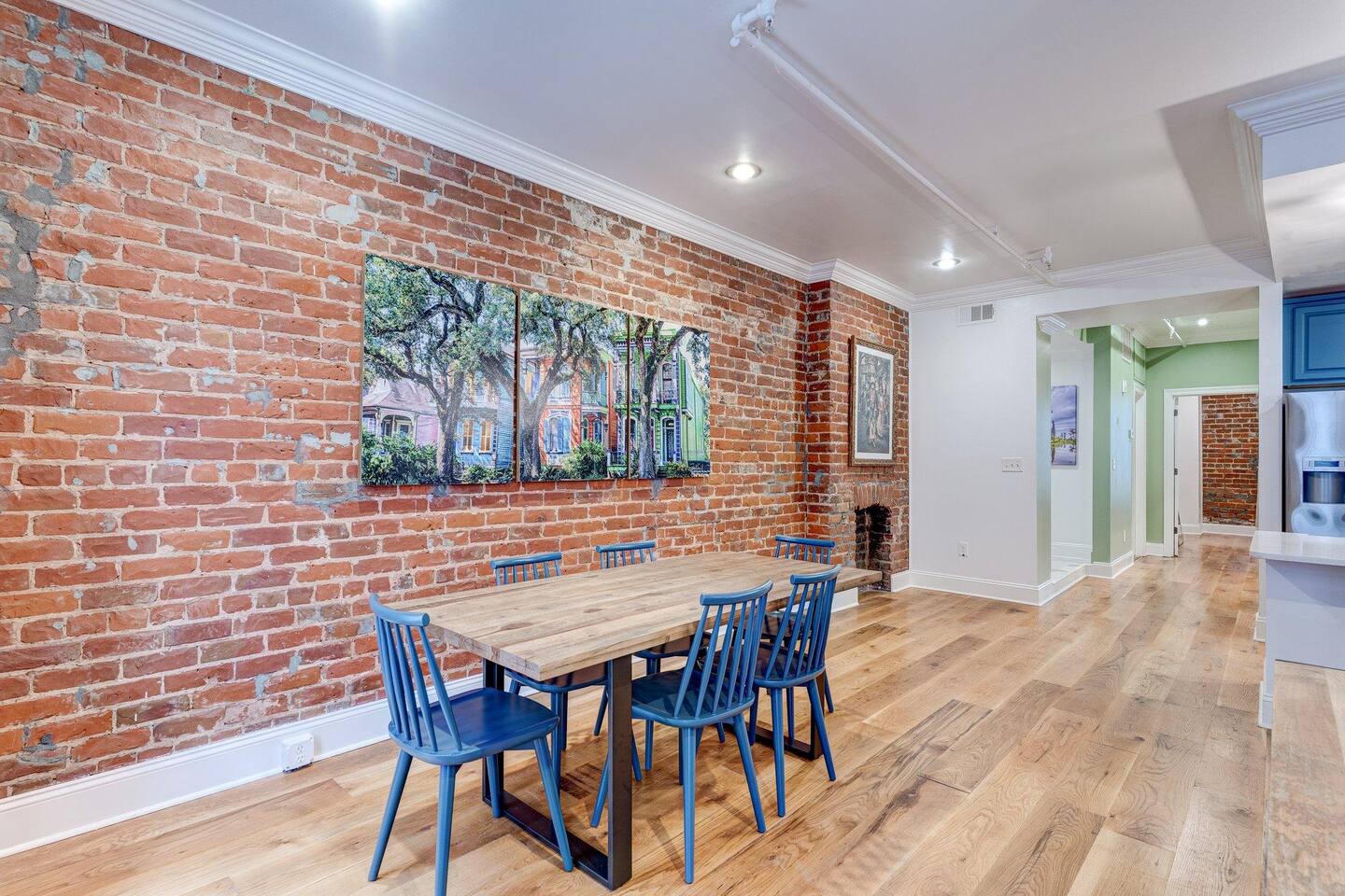 space for family meals! | Six seats