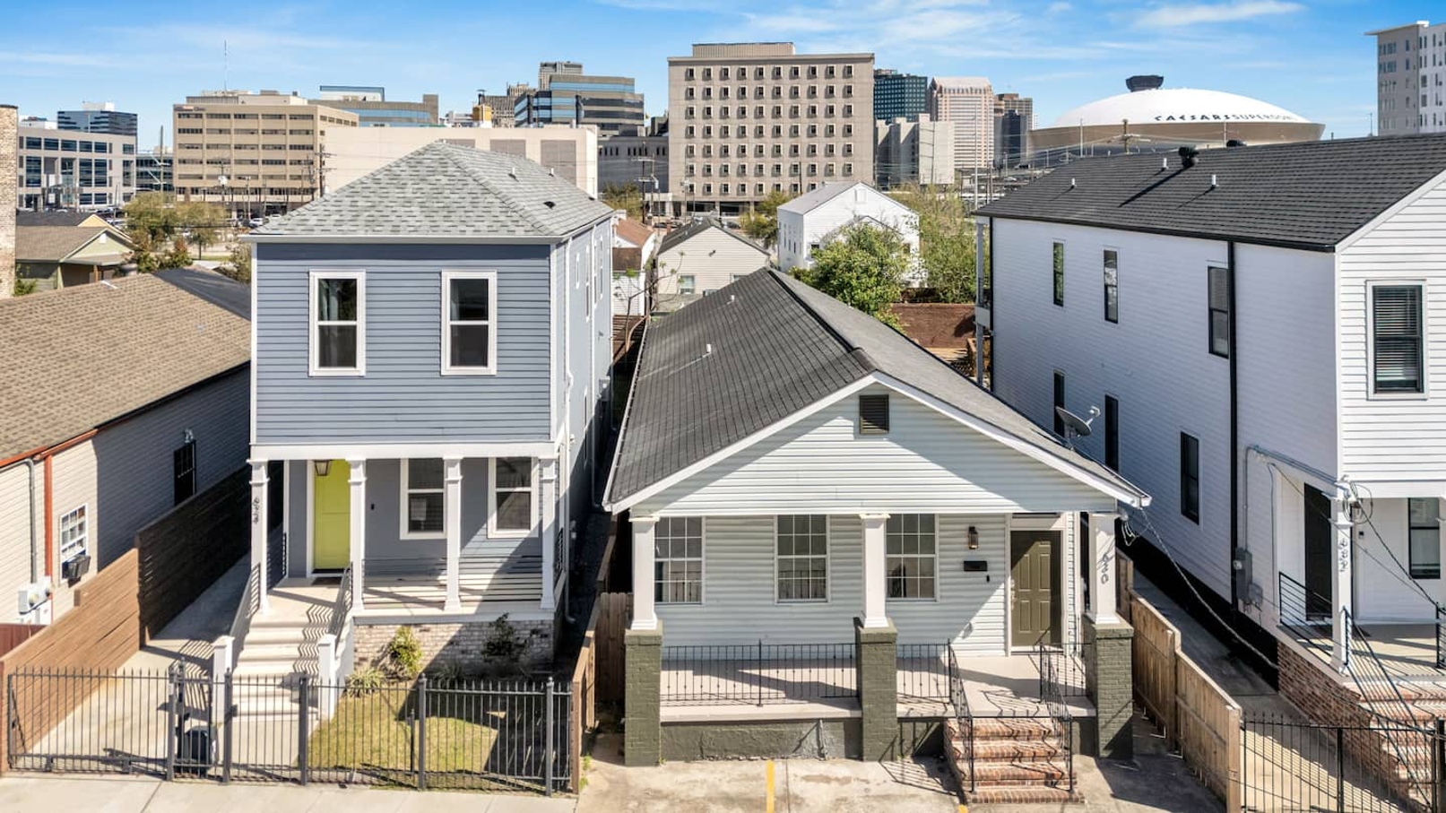 Downtown views and walkable vibes—your New Orleans stay starts here.