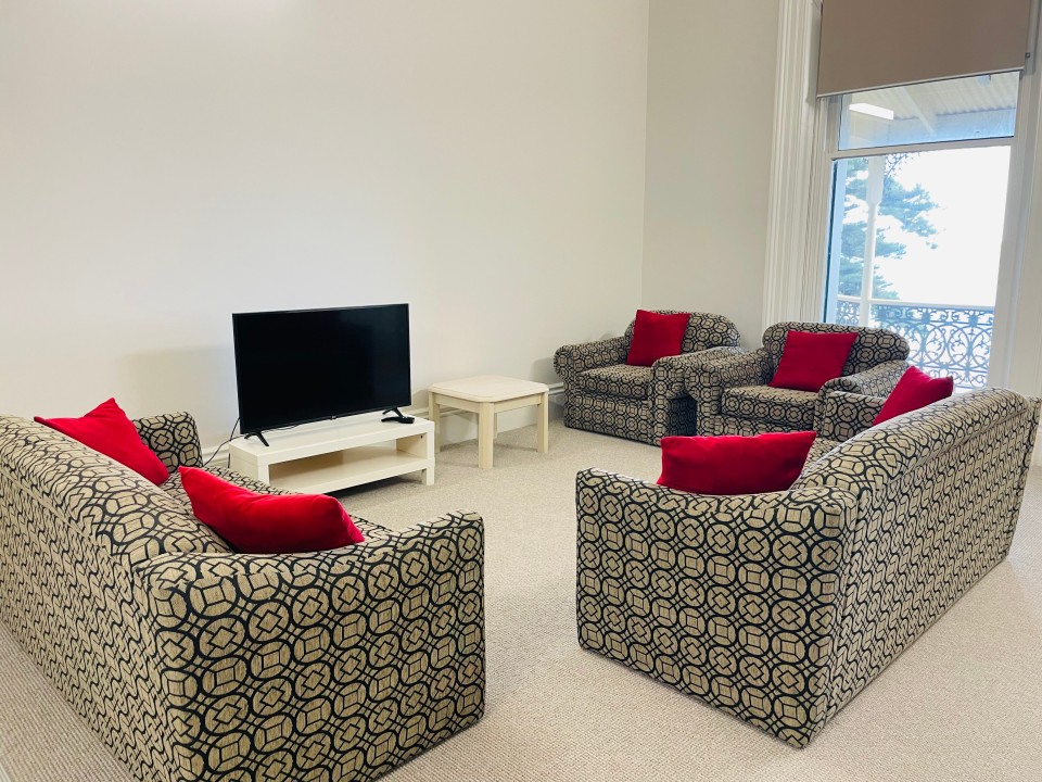 Features open-plan living and dining, a well-equipped kitchen, smart TV, split-system air conditioning, and a sleek, modern bathroom—designed for comfort and convenience.