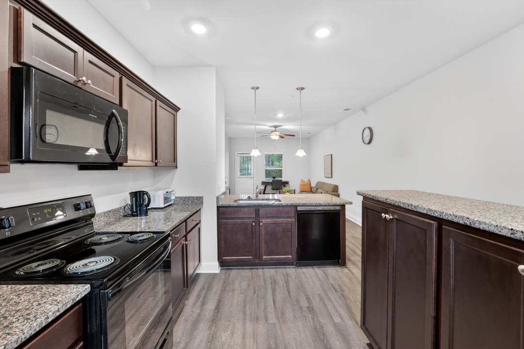 Hickory Grove · Unit 705 2/2