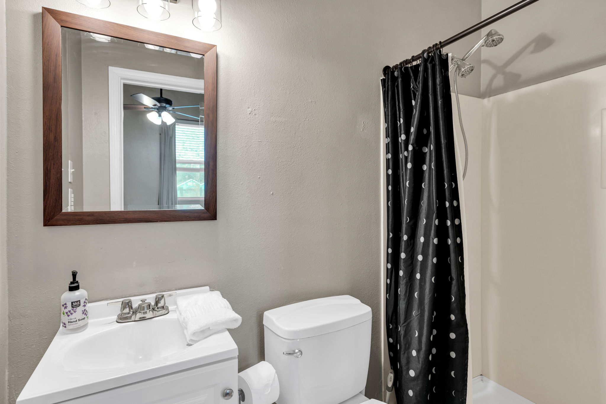 Fresh & Clean Bathroom