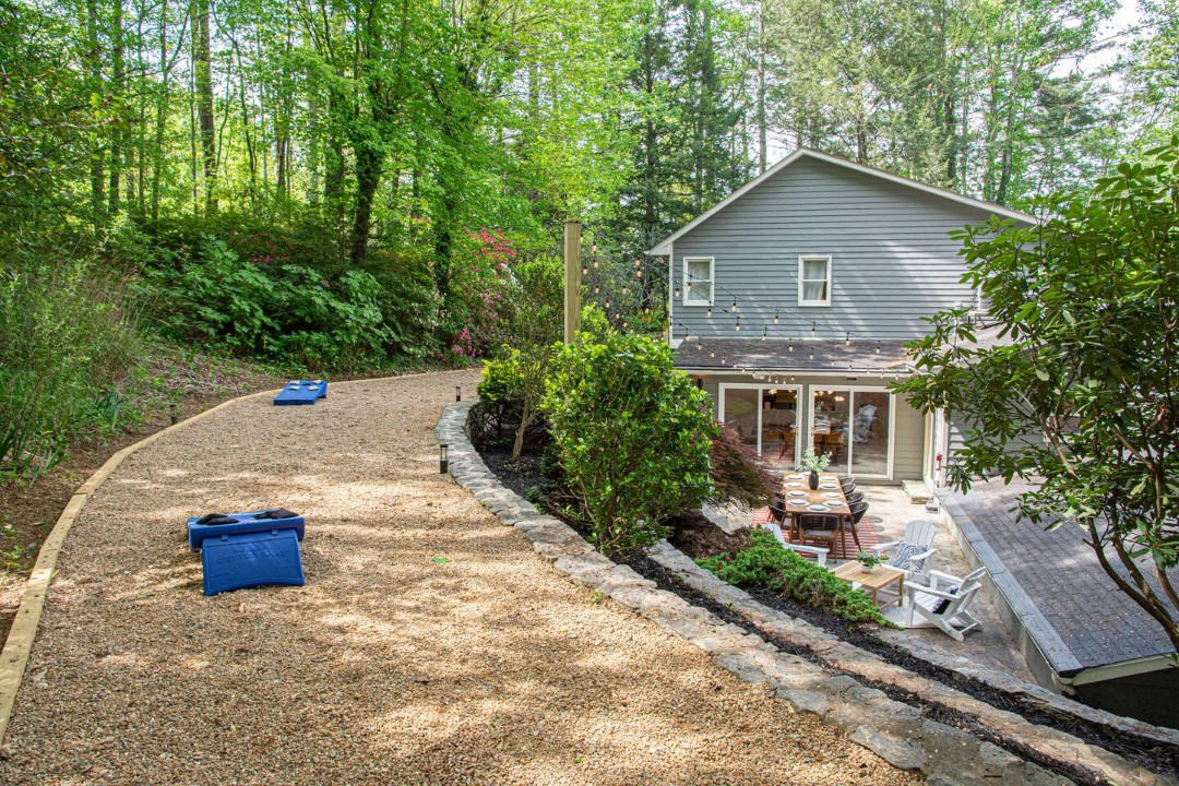 Wildernest Villa private driveway