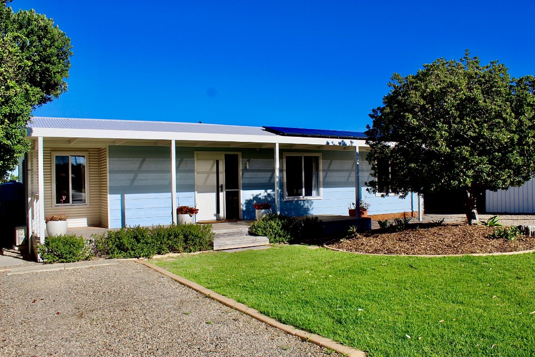 Newly renovated, relaxed coastal retreat just minutes from the Murray River, town centre, and Goolwa Yacht Club.