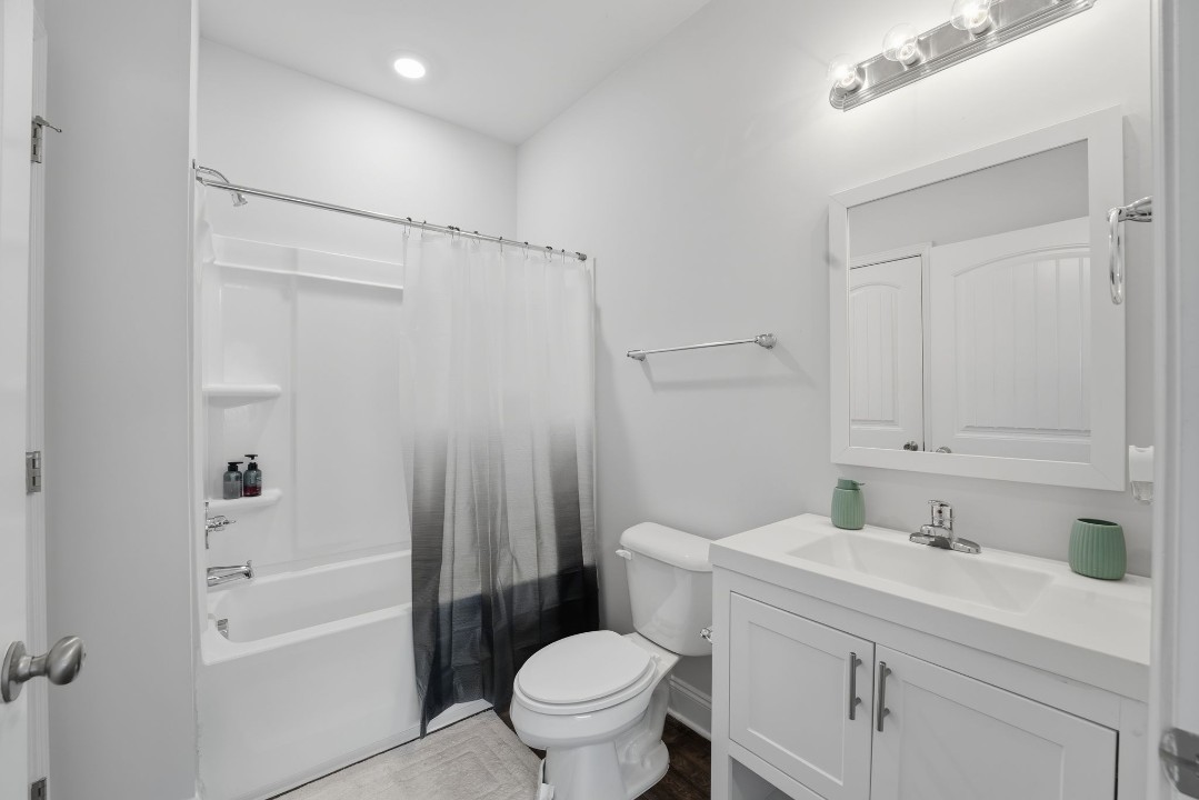 Hickory Grove · Unit 1105 2/2