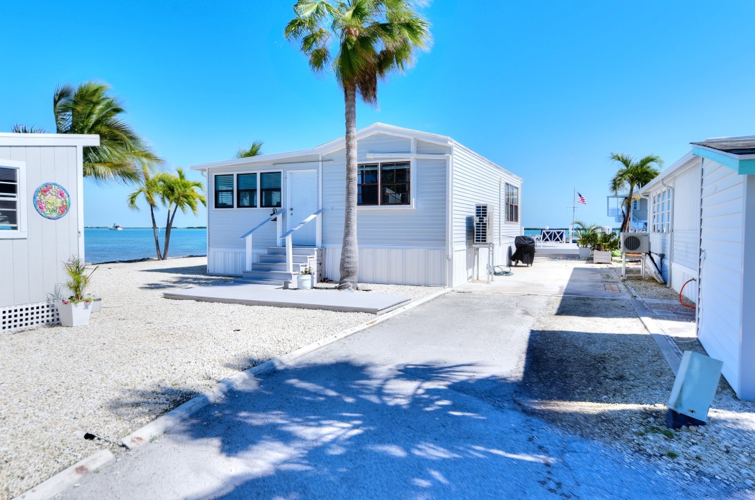 Windy Point Oceanfront in Geiger Key — Parking