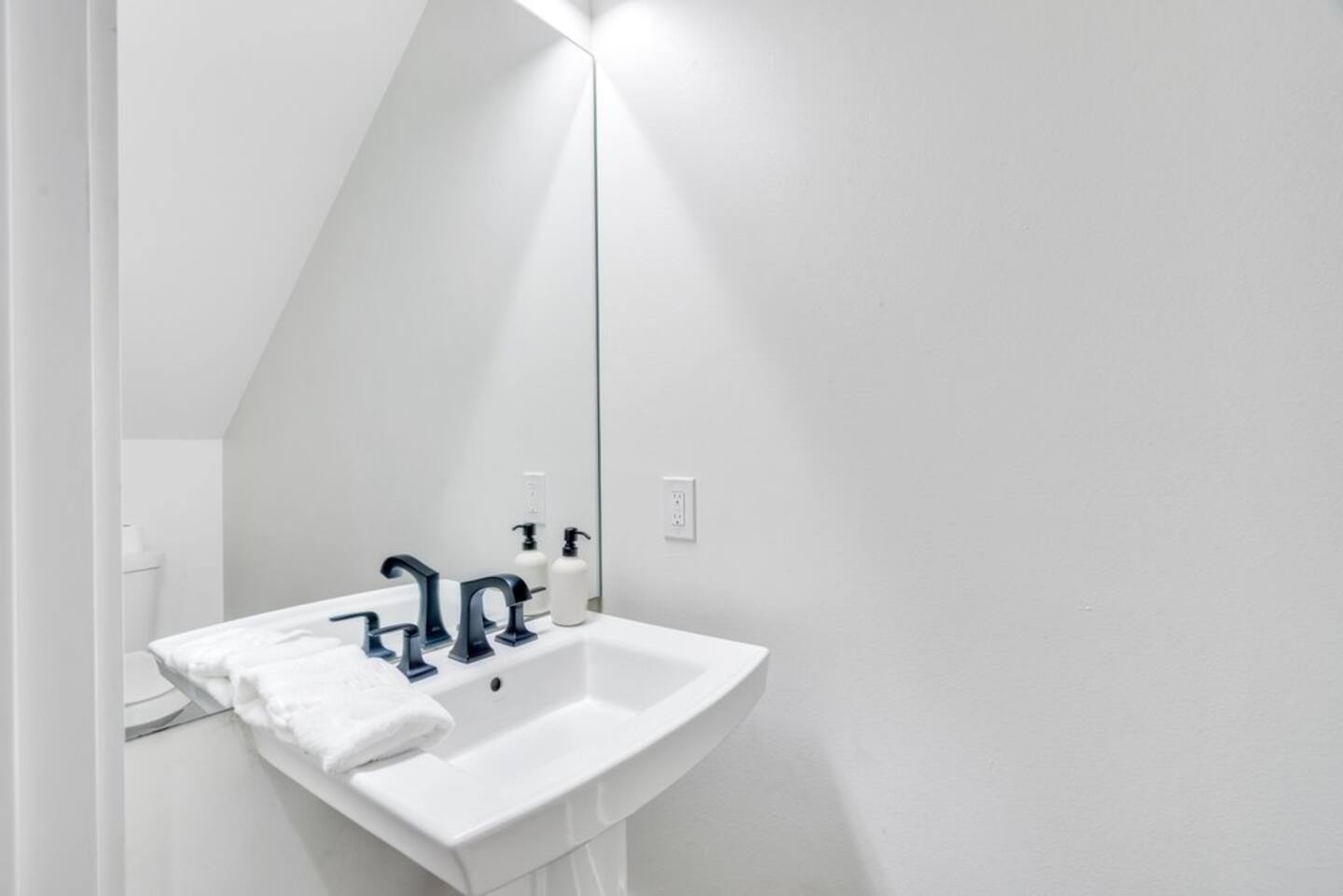 Half bathroom | Downstairs