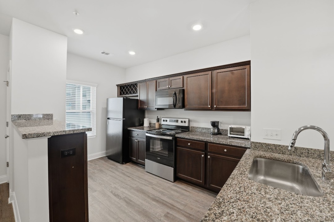 Hickory Grove · Unit 1105 2/2