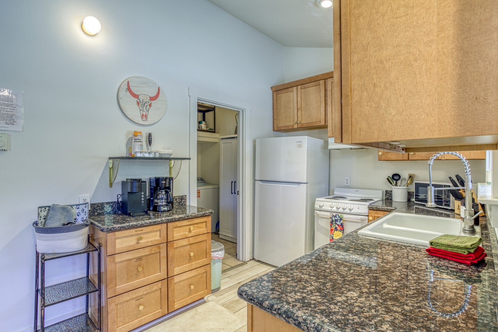 Full Kitchen w/Coffee makers