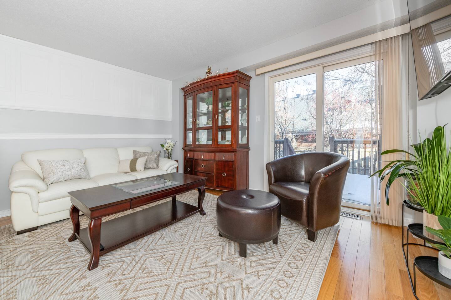 The Victorian Central:  furnished mid-term rental photo 3