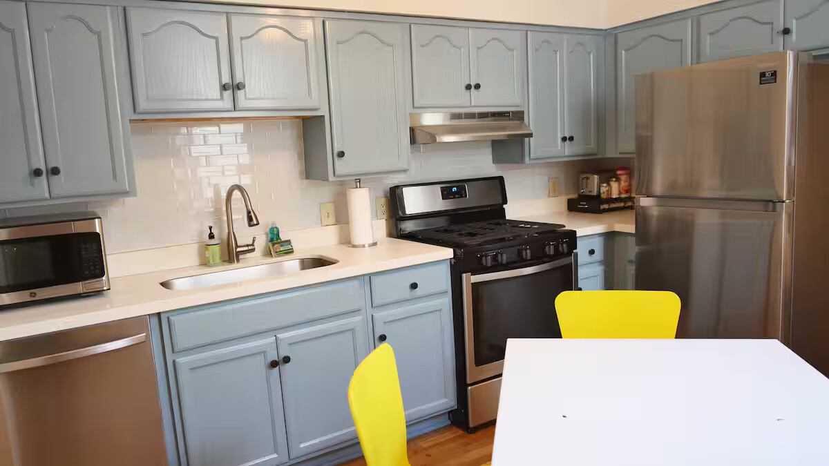 The kitchen is modern and fully equipped, with essential appliances, cookware, and plenty of counter space, perfect for everything from morning coffee to home-cooked meals.