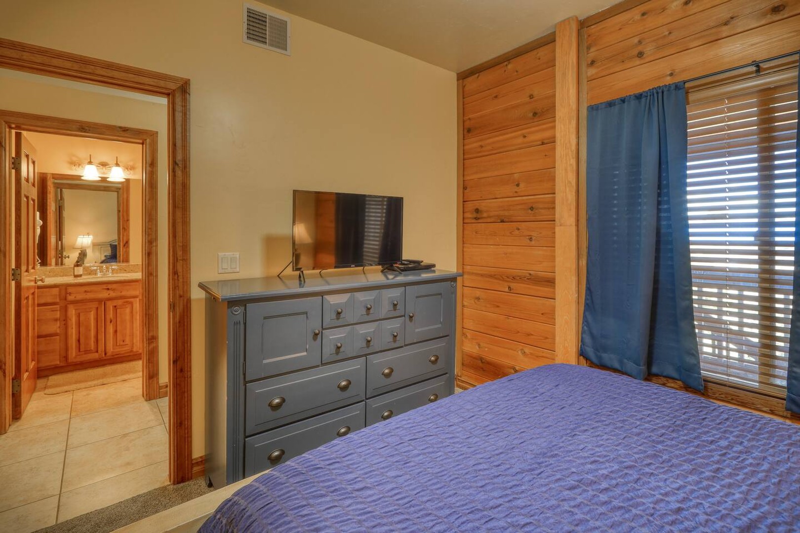 A/C Golf Course- One Bedroom Condo
