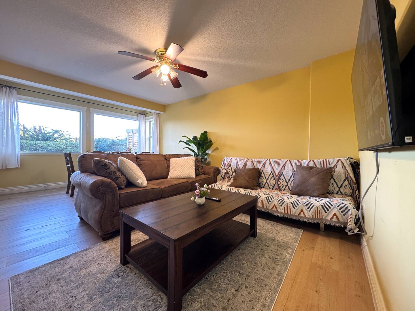 Seaside Escape With Ocean Views & Free Parking - Canada