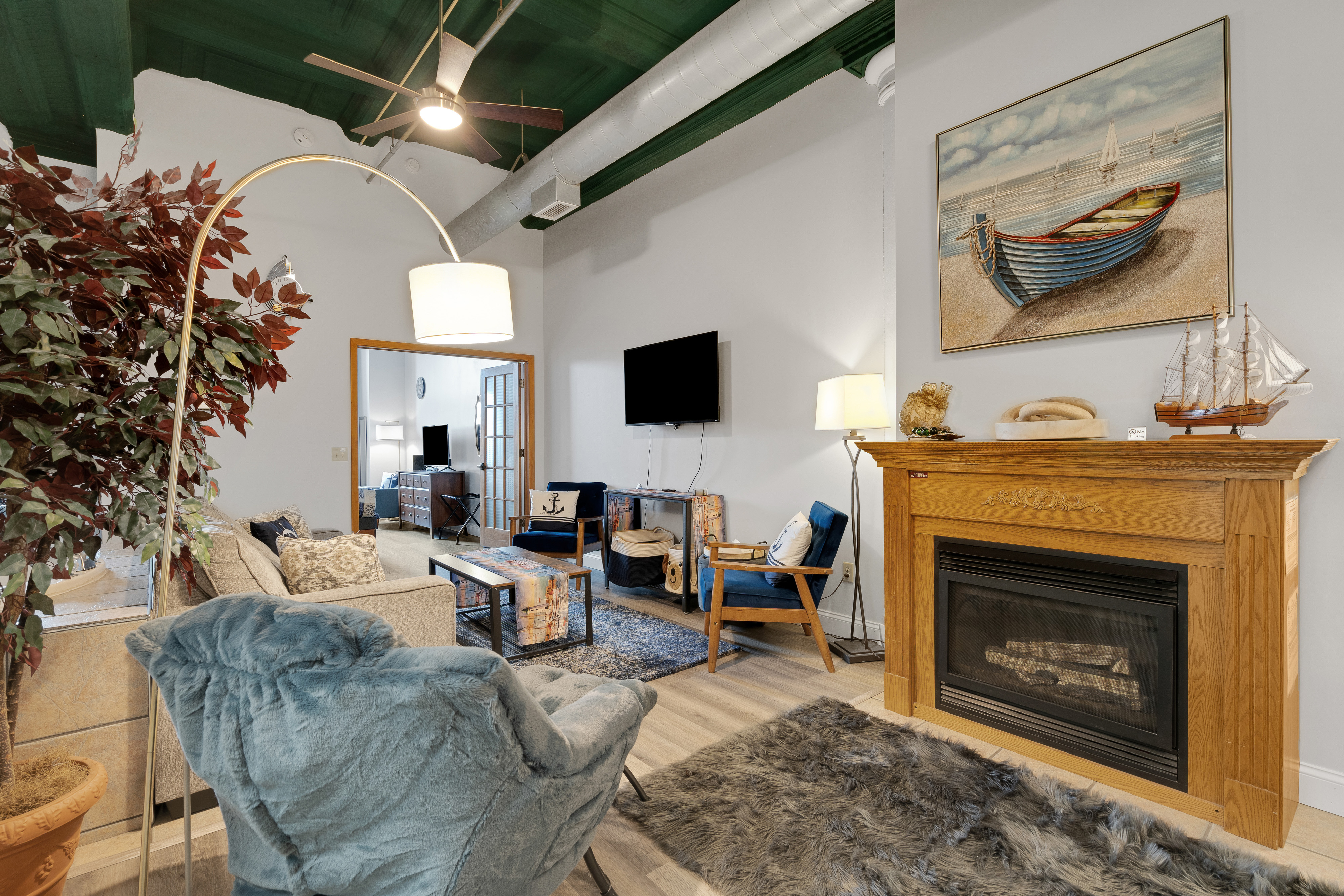 Charming Canal Park Oasis With Pool And Sauna - Stylish Retreat - Duluth, MN