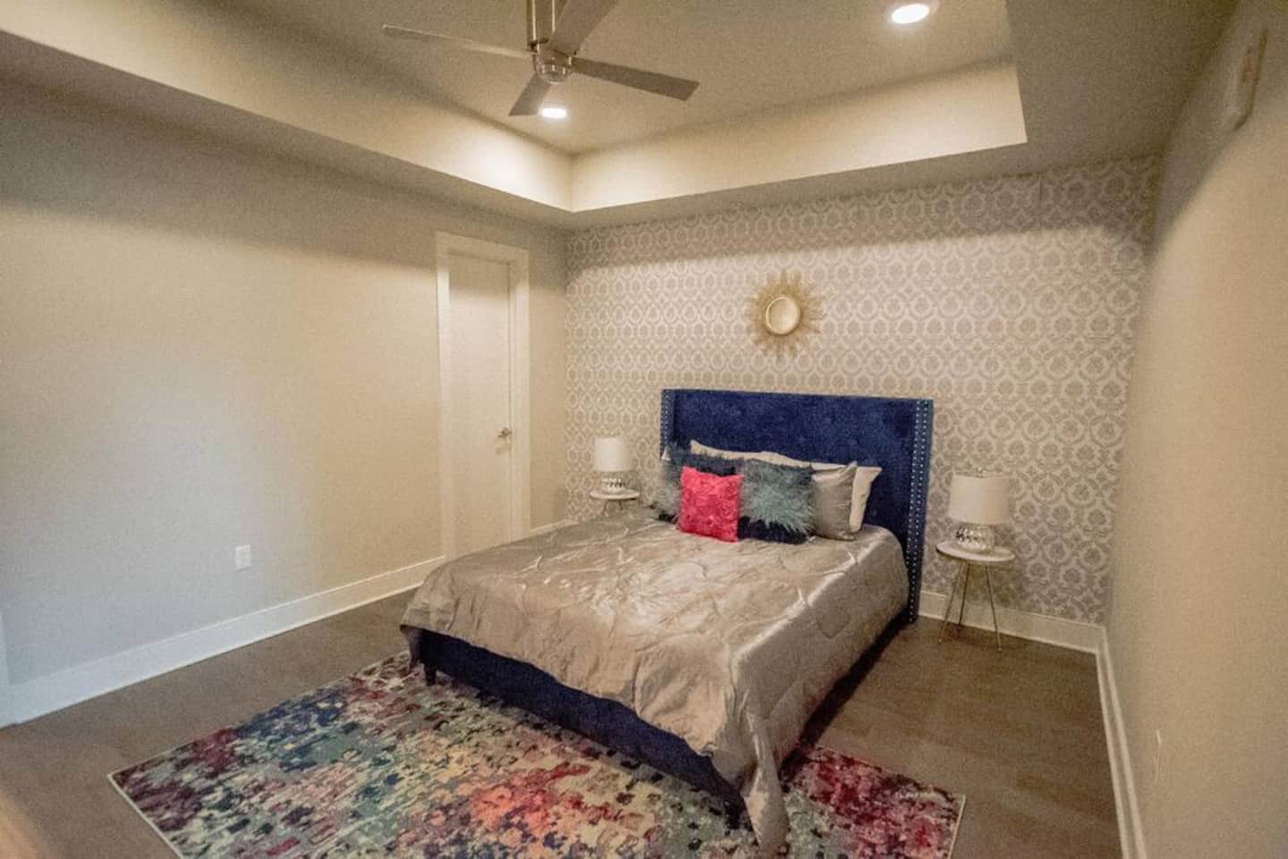 Comfy queen bed with microfiber sheets!