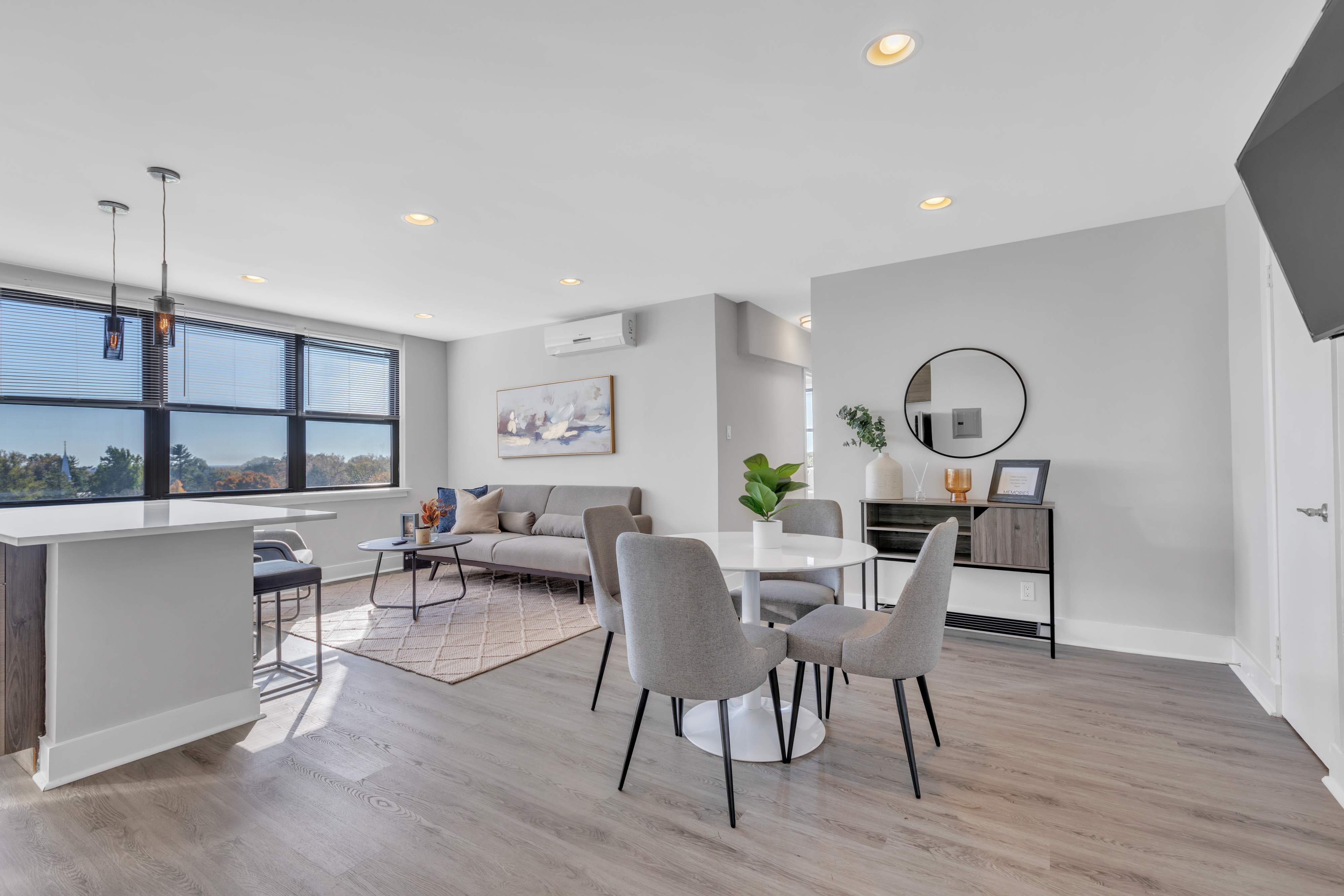 Avenue  B946 2Br photo 2
