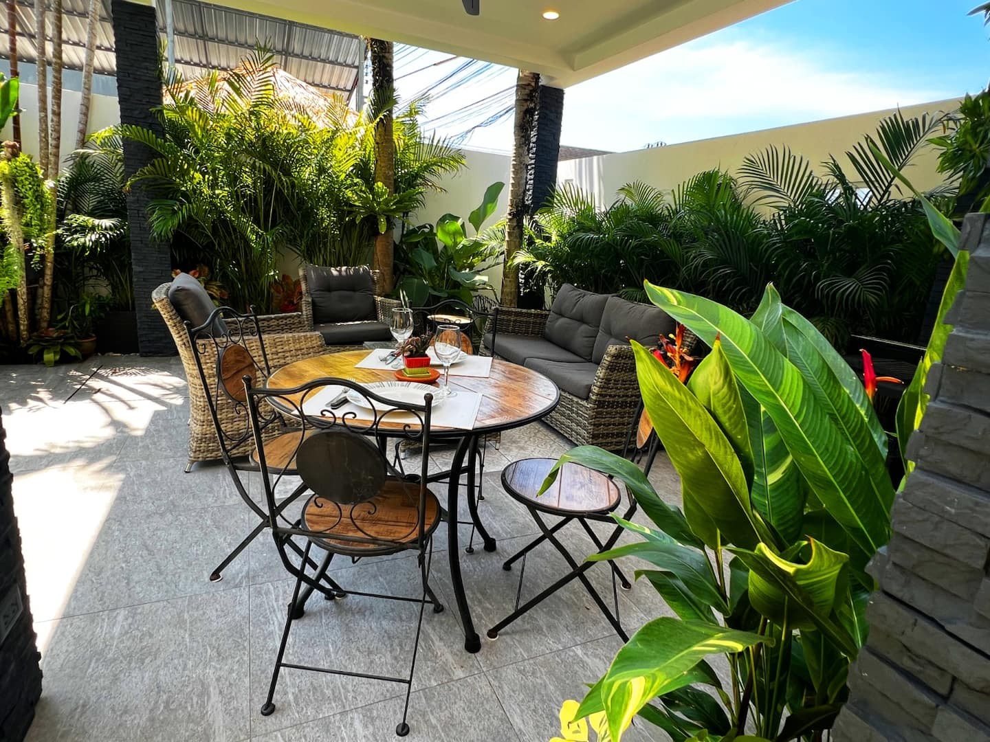 Ruby · Intimate Oasis, 2 bedrooms Pool