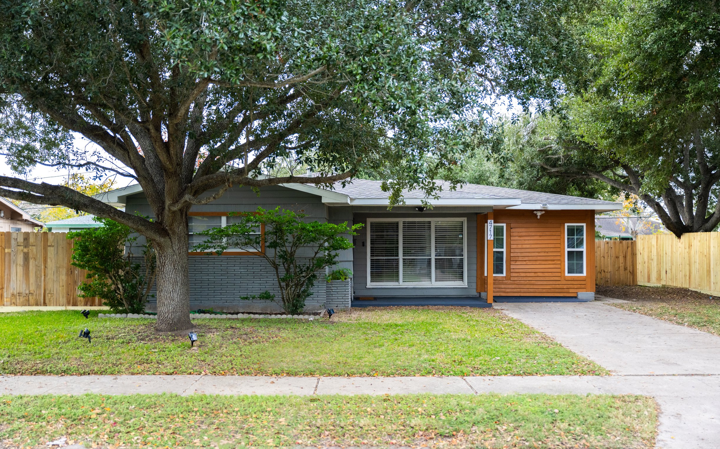 4717 Edith Street photo 2
