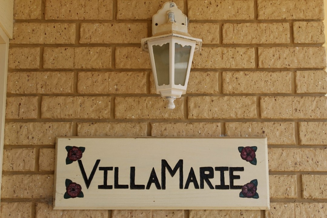 Situated within walking distance of Encounter Bay’s coastline, walking trails, cafés, and attractions.